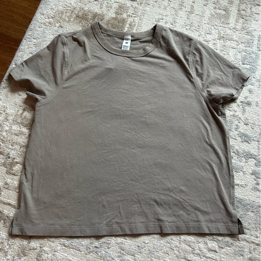 lululemon tee